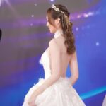 Crystal Fung Instagram - 20230827 #2023MissHongKong 昨晚看到師妹們在舞台上展現的勇氣和熱情，我為她們感到驕傲和鼓舞。 恭喜得獎者，你們的努力得到了回報。 也恭喜其他佳麗，你們得到了珍貴的經驗和成長的機會。 「人並非生來了解人生的，而是體會人生的。」 所有的成功、所有的失敗，都是讓我們更深體驗人生。 期待你們未來的路上更加燦爛。 🎆 - - - - - - - Makeup & Hair : @kayowang Gown : @elysianbridal Accessories : @pamycarie
