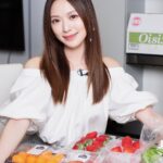 Crystal Fung Instagram – 我好鍾意食水果，因為對身體同皮膚都有好處，尤其是日本產水果，因為品種繁多，口味豐富。

如果你想買新鮮嘅日本水果同食材，就去 @oisixhongkong  啦。Oisix與日青協合作，每周四直接從日本農場送到香港，品質新鮮，不含添加劑，大人小朋友都可以安心食。

單單蜜柑，Oisix都有五種來自不同產地，包括愛媛、熊本嘅MIHAYA、西南HIKARI、晴姬同HARUKA蜜柑，令我一次過試到唔同嘅柑橘口味。而日本蘋果，出名脆甜多汁，食落每一啖都有濃濃果香，大滿足。💖

想試嘅話，記得去Oisix喇！日本青果物輸出促進協議會目標推廣日本農林水產同食物，讓全世界都嚐到日本嘅好滋味。

■了解更多Oisix日本水果的秘密可以到以下網站
https://hk.oisix.com/shop.g6–tokushuu—tokushuu9__html.htm?mi2=sp_uiheader

■ 日青協 官方Facebook專頁
https://www.facebook.com/JapaneseFruitsHK

#PR #JFEC #日本水果豐富多彩的季節盛宴 #oisixhongkong #oisixhk #oisix_fruit #japanesefruit #日本直送 #農場蔬菜 #天然食品 #日本美食 #日本水果 #直送上門 #直送您家 #seasonalfruit #recommendation #fruit #madeinjapan #愛媛 #熊本 #晴姬 #HARUKA #JapaneseApple #JapaneseStrawberry #JapaneseCitrus