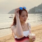 Crystal Fung Instagram - 我們 祝你一個溫暖甜蜜的節日 #妳不是她