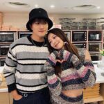 Crystal Fung Instagram – 故事從來沒有完美的，有很多人問:「為何阿man沒有跟夏莉一起？」答案沒有誰的錯，大概是時機、命運的安排。

但故事總有兩面，我們嘗試轉一轉時空，讓阿man型一次，感受到被愛。

#妳不是她
#不同時空的夏莉
#不用可憐阿man
#要繼續欣賞夏莉
#黎緊盈盈首次執導
#短片

#wtf_moment
