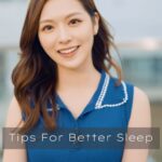 Crystal Fung Instagram - 睡眠佔去我們人生大約三分之一時間。 有良好睡眠才能有好的學習和工作表現💪 WHY? 👉🏻睡眠固定記憶： 許多研究都發現，學習後睡眠有利於加強記憶。 因為睡眠時，記憶會被整理和固定，並且移去大腦皮層，於是記憶便被保存下來。 除此之外，睡眠時會剷除令人不愉快或多餘的記憶。所以，良好睡眠也能幫助保持心情開朗。 HOW? 👉🏻入睡的關鍵是體溫： 除了影片內分享的小技巧， 《最高睡眠法》這本書寫到， 快速入睡的絕招是： 1. 就寢前的90分鐘泡攝氏40度的熱水浴15分鐘 2. 吹電風扇或者調低空調溫度來散熱 因為人的體溫，是由肌肉及內臟產生熱能（深層體溫），並且由手腳散熱的方式（皮膚溫度）來調節。 在清醒的時候，深層體溫通常比皮膚溫度高2度左右。 於1999年發表的《Nature》雜誌揭示，當皮膚溫度與深層體溫的差距縮小，人便會較易入睡。 泡熱水浴可以首先令皮膚溫度與深層體溫，兩者都暫時升高。 然後透過散熱，令深層體溫回復至原本溫度，再接着進一步降低。 因為深層體溫具有升得多、降低就多的性質。 這時候上床睡覺，皮膚溫度與深層體溫的差距，便會縮小至2度以內，更容易進入熟睡。 Book : 最高睡眠法 （The Stanford Method for Ultimate Sound Sleep) #sleeptips #sleepwell