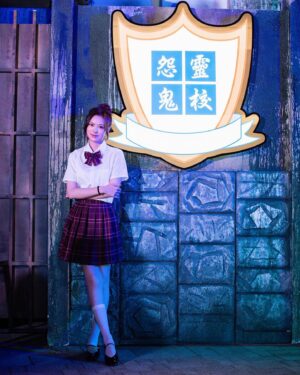 Crystal Fung Instagram - 20231020
校鐘響起，係時候返學啦！
我係學校等你😜
👻🎃

@hkoceanpark
#OPHalloweenFest2023 
#海洋公園哈囉喂
#鬼校輪迥