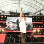 Crystal Kay Instagram - @fm802_pr Osaka Auto Messe 2024 今年初歌でした‼️ 新曲も初披露できて、みんなもめっちゃつっつダンスやってくれて嬉しすぎた(２枚目の写真見てね)🥰🥰🥰🥰 フェスのステージはほんとに楽しいね❤️みんな最高な時間にしてくれてありがとう‼️ 最高な歌はじめになりました✨ 今年はデビュー25周年‼️セレブレーションイアー、盛り上げていくよーーー♥️♥️♥️♥️ Photo by: 田浦ボン #CK25 #thatgirl #25thanniversary