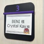 Crystal Kay Instagram - FNS鬼レンチャン歌謡祭見てくれてありがとう‼️ やはり中高大学一緒の親友@benibooo と出れる、楽屋も一緒ってどんだけ最高にありがたいことか😂💙シェネルと３人で始めて歌えたし、とーーーても楽しかったです🥰レジェンドがたくさんでている中、キンタローさんいや、アンジーと写真撮れたのめっちゃ嬉しかったですｗ🙋🏾‍♀️🙋🏾‍♀️🙋🏾‍♀️