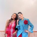 Crystal Kay Instagram - 今夜5月31日(金)よる7時から #ハマダ歌謡祭 🎤🪩 紅白2時間SP‼️ お姉ちゃんと出ます‼️ どっちが勝つか😮😮😮😮 見てね🥰 トップス、パンツ @msgm ジュエリー @grossejapan