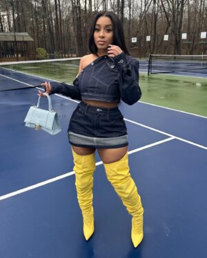 Crystal The Doll Instagram - My face pretty, My name pretty, My Style pretty, My soul pretty 💞

Styled by: @beverlyhills_annie 
Outfit from: @b.hills_exclusive 
Boots from: @the.brittany.b 
Hair from: @honeybee_collectionn 

#photography #fashionblogger #love #fashion #beauty