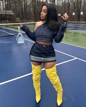 Crystal The Doll Instagram - My face pretty, My name pretty, My Style pretty, My soul pretty 💞

Styled by: @beverlyhills_annie 
Outfit from: @b.hills_exclusive 
Boots from: @the.brittany.b 
Hair from: @honeybee_collectionn 

#photography #fashionblogger #love #fashion #beauty