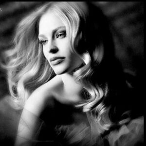 Cynthia Kirchner Instagram - Old Hollywood glam... #Clairol 📸@palmakolansky @clairol_pro @clairolcolor #PalmaKolansky