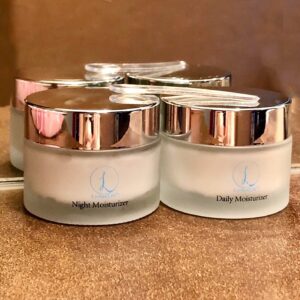 Cynthia Kirchner Instagram - Staying home and staying moisturized with @livspalife... Products are made with 💯 percent organic extracts 🍃...love this moisturizer duo!!!!... StayAtHome #SpaSundayAtHome