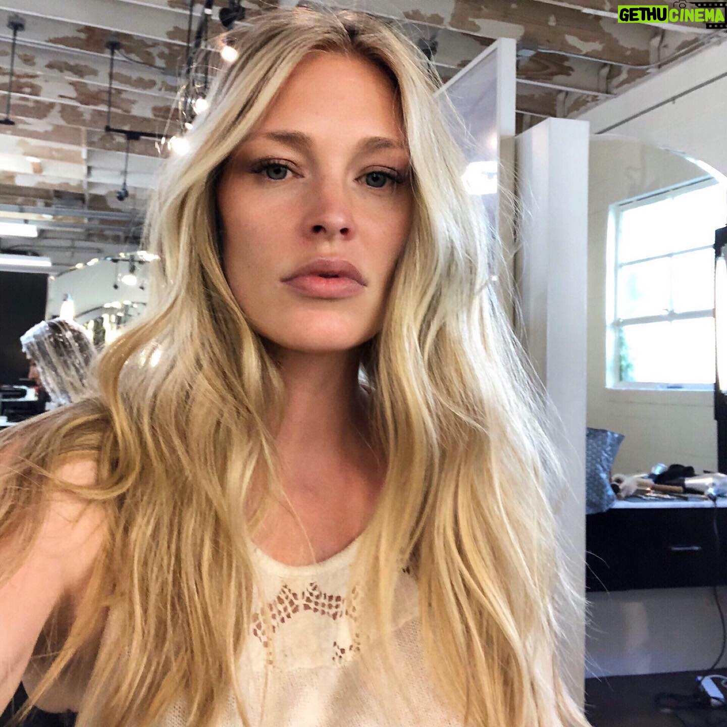 Cynthia Kirchner - 3.1K Likes - Haircut time ...💇♀️4 inches gone...thanks to @christinacessnahair for my highlights and @angeloevans for the cut... #ItTakesATeam #AndyLeCompteSalon #MartinezSamuelSalon #AngeloTsimourtos #ChristinaCessnaHair