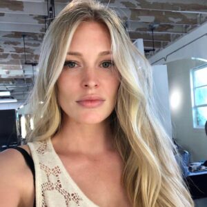Cynthia Kirchner Instagram - Haircut time ...💇‍♀️4 inches gone...thanks to @christinacessnahair for my highlights and @angeloevans for the cut... #ItTakesATeam  #AndyLeCompteSalon #MartinezSamuelSalon #AngeloTsimourtos #ChristinaCessnaHair