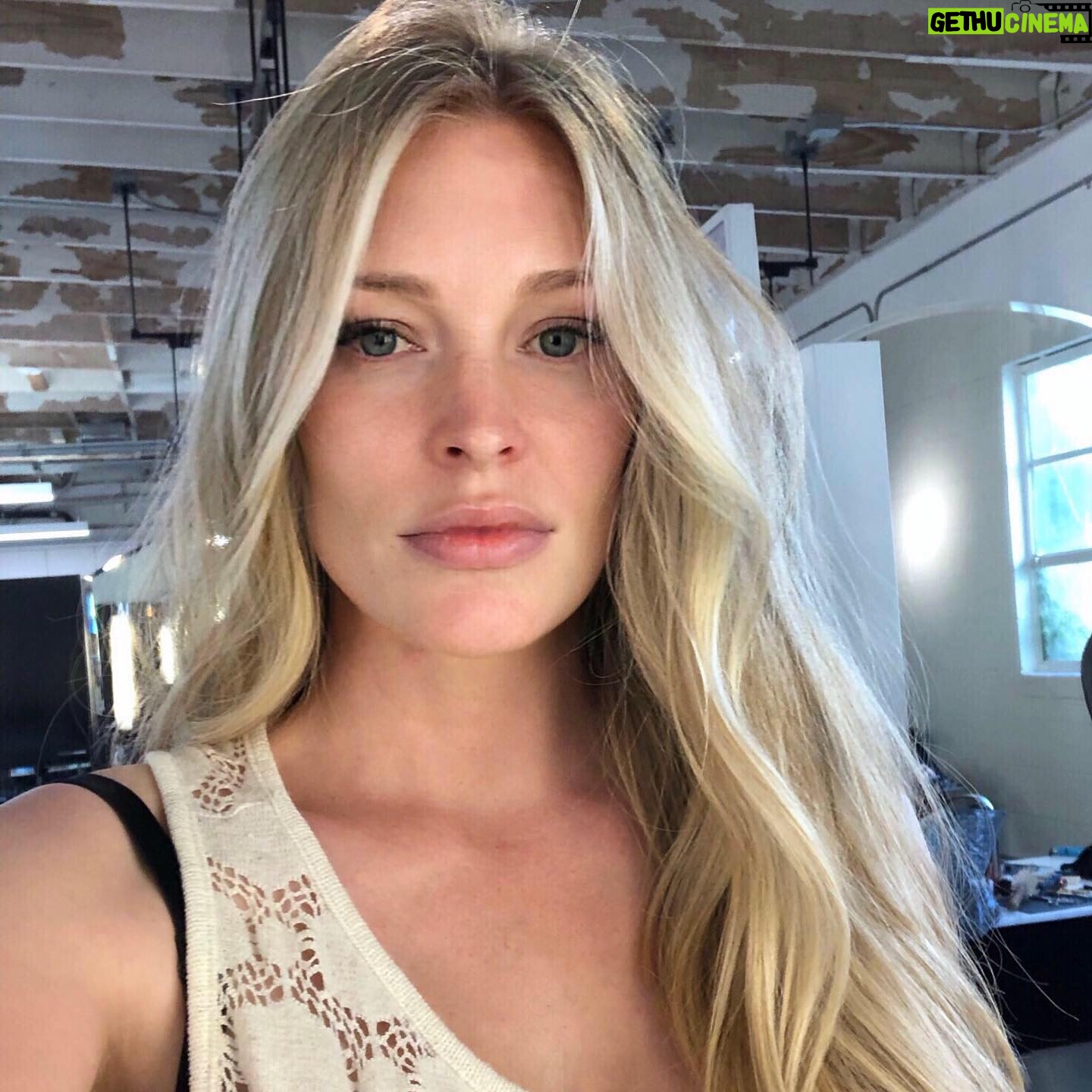 Cynthia Kirchner - 3.1K Likes - Haircut time ...💇♀️4 inches gone...thanks to @christinacessnahair for my highlights and @angeloevans for the cut... #ItTakesATeam #AndyLeCompteSalon #MartinezSamuelSalon #AngeloTsimourtos #ChristinaCessnaHair