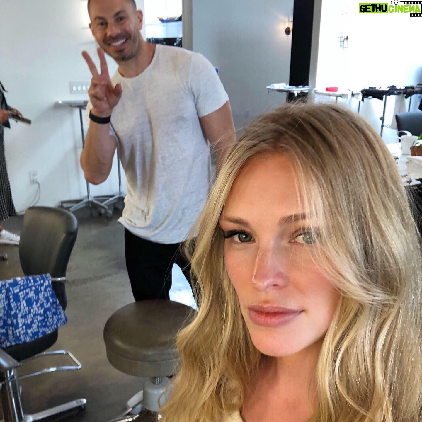 Cynthia Kirchner - 3.1K Likes - Haircut time ...💇♀️4 inches gone...thanks to @christinacessnahair for my highlights and @angeloevans for the cut... #ItTakesATeam #AndyLeCompteSalon #MartinezSamuelSalon #AngeloTsimourtos #ChristinaCessnaHair