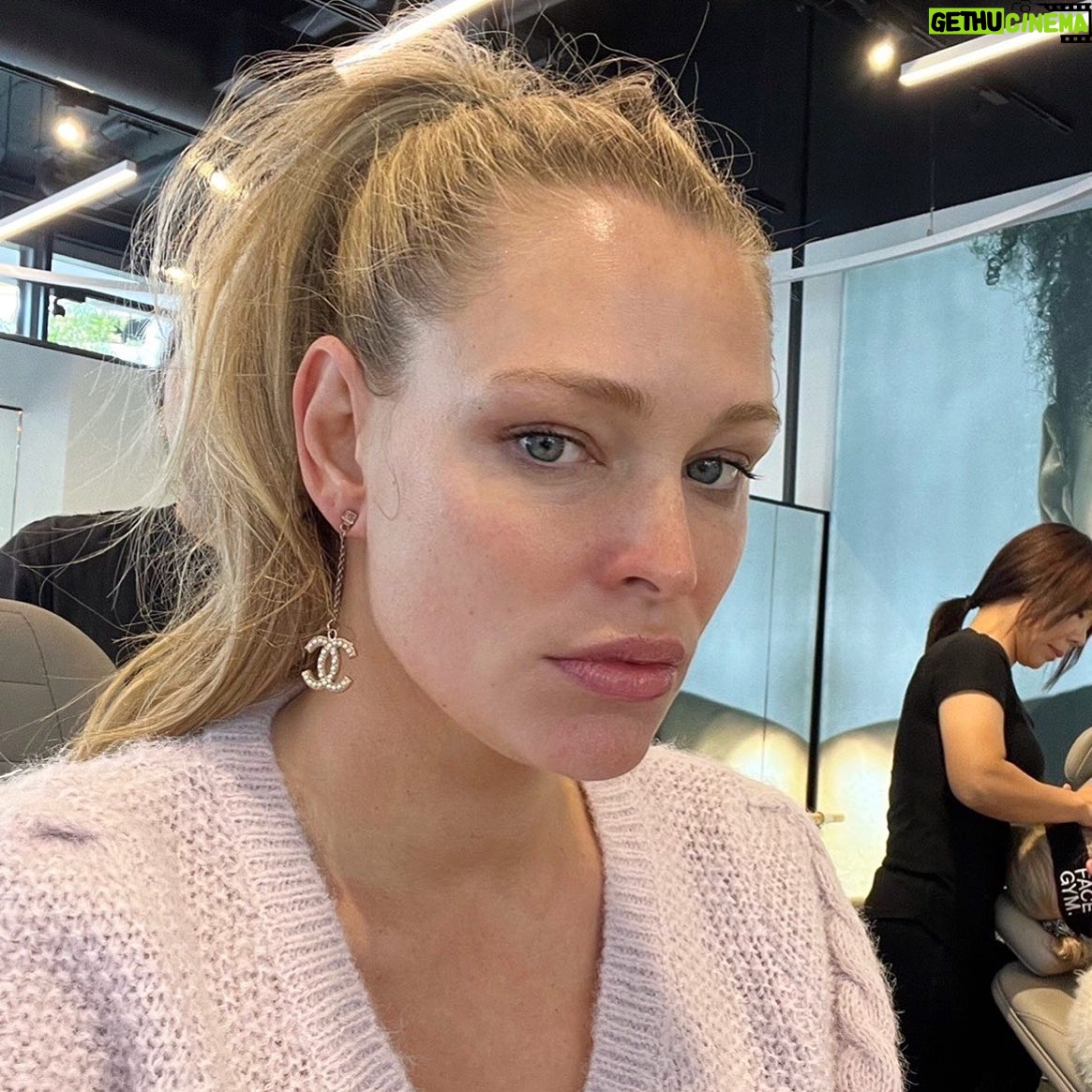 Cynthia Kirchner - 627 Likes - Underneath it all… getting toned @facegym #NakedFace