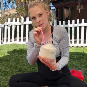 Cynthia Kirchner Instagram - Goat Yoga🧘‍♀️🐐 @yogoatla #YoGoatLa