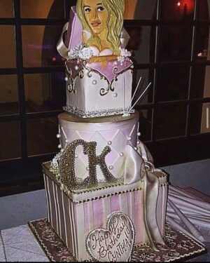 Cynthia Kirchner Instagram - Birthday time! 💕🎂💕#BelatedElatedBirthdayGirl