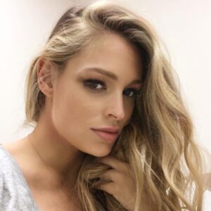 Cynthia Kirchner Instagram - Waiting around backstage... 📸