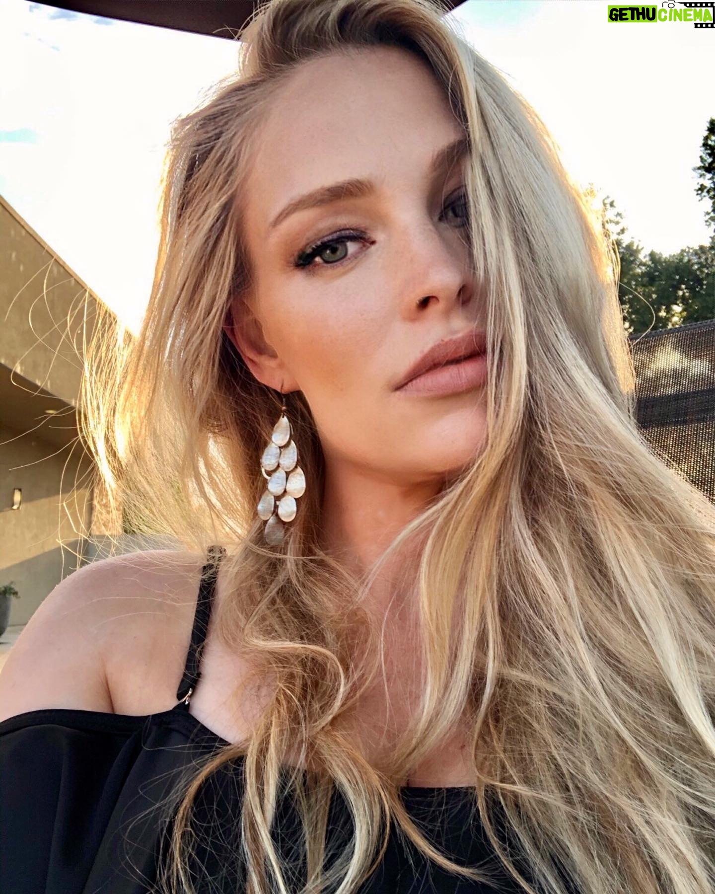 Cynthia Kirchner - 1.7K Likes - Happy Monday...💋