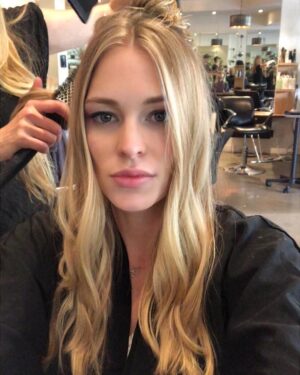Cynthia Kirchner Instagram - Hair down 👑... thanks to @christinacessnahair and @martinezsamuelsalon