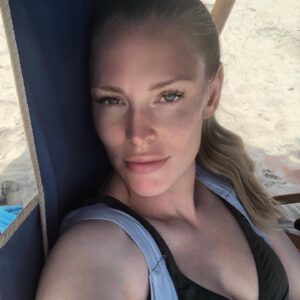 Cynthia Kirchner Instagram - Quarantine Breakout...some much needed beach time 🏖 #QuarantineBreakOut #BeachTime🌴☀️🌊