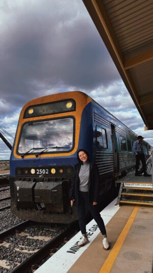 Cynthia Koh Instagram - It’s not often that we get to take a train so I decided to change my mode of transport on this trip. Embracing the beauty of nature on this 13-hour train journey to Broken Hills! Watching the sun rise and sun set in all its glory has been truly mesmerizing.
 #TrainJourney #SunriseSunset #NatureBeauty #BrokenHillsBound
