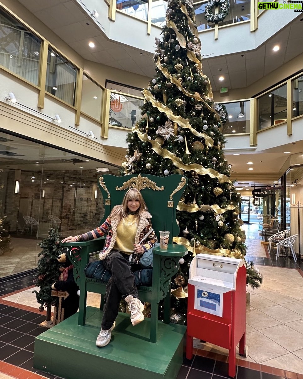 Cynthia Rothrock - 1.9K Likes - Christmas Time #cynthiarothrock #ladydragon #blackcreekmovie