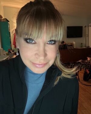 Cynthia Rothrock Instagram - Good morning.. wishing you a beautiful weekend... don't forget to checkout my new auction on Facebook ❤️#blackcreekmovie #blackcreekgraphicnovel#cynthiarothrock#ladydragon