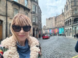Cynthia Rothrock Instagram - Victoria St Edinburgh the inspiration for Diagon Alley, Harry Potter #harrypotter#victoriastreet #edinburg #cynthiarothrock #thingstodoinedinburgh #scotland