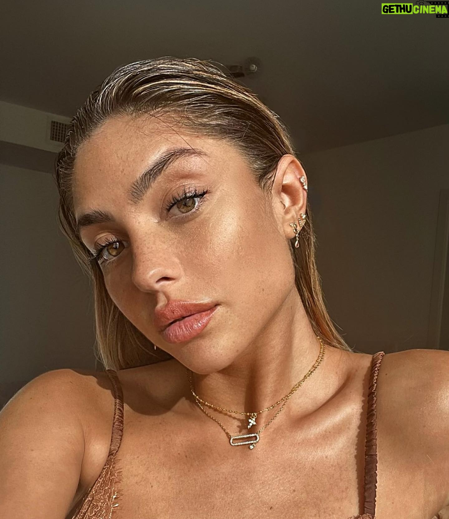 Cynthia Makhoul Instagram - Browny.Golden 🥥