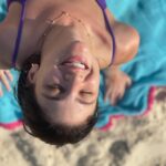 Débora Ozório Instagram - Minha alma pede sol 🌞🌻