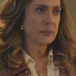 Débora Ozório Instagram - #TERRAEPAIXÃO 📺 A sua batata está assando, Agatha! 🥵 Todo mundo já está percebendo que tem algo de errado com Antônio, e, por isso, Petra chamou um médico neurologista para avaliar a saúde do pai. Será que os cházinhos da Agatha vão ser desmascarados? 👀