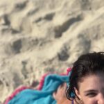 Débora Ozório Instagram – Minha alma pede sol 🌞🌻