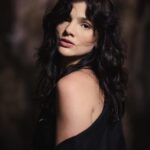 Débora Ozório Instagram - Debora Ozório @ozoriodebora num ensaio exclusivo para a @canalextra_ As imagens estão liiiiindas e a entrevista está no link da bio! Vamos entrar nessa gruta com a atriz e conhecê-la melhor!? Depois a gente posta os outros looks! Mas vamos começar com o pretinho!? Texto e produção executiva @thomazrochaoficial Edição e coordenação @camotinha Fotos @renataxavierfoto Assistente de fotografia @leandrolucasfoto Styling @rg_barros Produção de Moda @keviiinborges Beleza @erikafernandesbeauty_ Agradecimentos @parquenacionaldatijuca e @parquelage Assessoria @martinellithais e @conde_mais Design @williambsf7 e @toniazevedodesign #petra #terraepaixão #deboraozório #canalextra