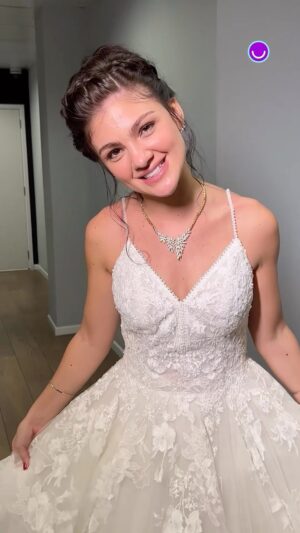 Débora Ozório Instagram - #BASTIDORES 🤳 Bora se arrumar com a Petra para o casamento com o Luigi? 💍 Nós acompanhamos a caracterização da atriz Debora Ozório como noiva nas gravações de #TerraEPaixão ❤️ Vem ver!