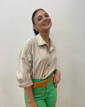 Débora Ozório Instagram - De hoje com os queridos @anaclaraac e @alexandreborges.artista no @gnt 💞💞 
Foi uma delícia, obrigadaa!

Make: @euverodrigues 
Cabelo: @sou_danicris 
Look: @nathcalmont