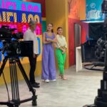 Débora Ozório Instagram - De hoje com os queridos @anaclaraac e @alexandreborges.artista no @gnt 💞💞 Foi uma delícia, obrigadaa! Make: @euverodrigues Cabelo: @sou_danicris Look: @nathcalmont