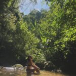 Débora Ozório Instagram – Água que cura ✨🌻✨