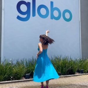 Débora Ozório Instagram - “Todos os nossos sonhos 
Serão verdade!!” 
Chamada de fim de ano da firma 💙