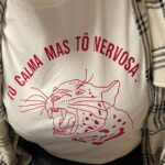 Débora Ozório Instagram – Recadinhos que o universo manda…
Sim, eu tiro foto da blusa das pessoas ☺️🥰