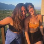 Débora Ozório Instagram - Quando se vive mais do que cabe no tempo do relógio ❤️
