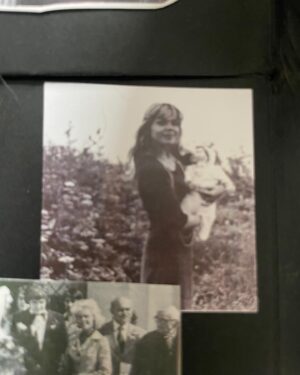 Dagmar Havlová Veškrnová Instagram - Vždycky jsem považovala zrození za zázrak. Všechno nejlepší těm malým, co nám nosí do domu štěstí, někdy chmury , naštvání, starosti i radosti. Tak hezký svátek všech dětí všech národností. Bez válek, strachu a nebezpečí.💜💜💜 #dagmarveskrnova #dagmarhavlovaveskrnova #dagmarhavlova #dite #zazrak #život #rodina #milovat #laska #love #motherhood #mother #child #childday #baby #babygirl 💜💜💜