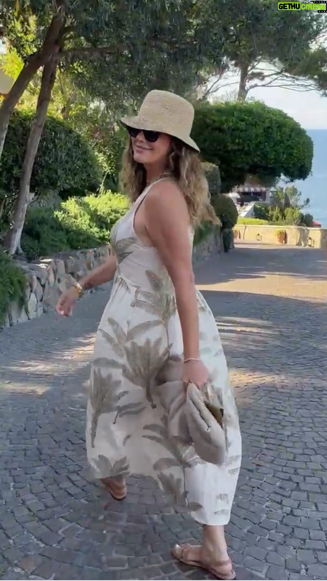 Daisy Fuentes Instagram - You only live once, but if you do it right, once is enough 🇮🇹