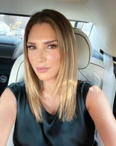 Daisy Fuentes Instagram - Today 8/8 is a special time for us to manifest. The Lion’s Gate Portal is when the universe is full of positive energy and is all ears to hear your aspirations. Great time to speak positively about everything you want. Hold the vision and tell the universe exactly what you desire. Envision yourself already having it. Health, success, peace, harmony, love, abundance... Envision what it would feel like to live the life of your dreams. See it. Feel it. The Lion’s Gate Portal is a cosmic event that occurs every year between July 28 and August 12, and peaks on August 8 (8/8) TODAY. It takes place when the sun is in Leo, the Earth, Orion's Belt and the star Sirius are lined up & activated by the rising of the star Sirius. You might find it helpful to write your desires/visions down in a journal, create a vision board or through a meditation. We are all creators. Stay positive & feel the energy the universe is sending you ✨💗☮️🪐#lionsgateportal