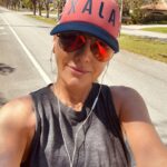 Daisy Fuentes Instagram - Walking meditation in Miami✌🏼