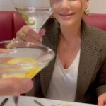 Daisy Fuentes Instagram - Wishing you a very Happy Thanksgiving. We’ve kept the spirit of Thanksgiving while creating new traditions. This is what our “no turkey” Thanksgiving looked like @crossroadskitchen 🍁🍸 It was absolutely delicious, festive & cruelty free 🌱 Grateful for everything & everyone ❤️ especially @therichardmarx