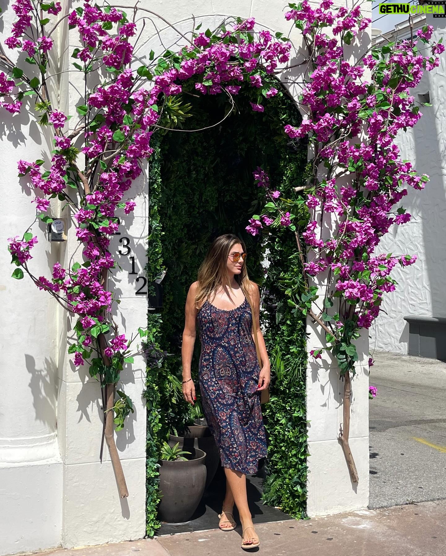 Daisy Fuentes Instagram - If you want sweet & docile with no opinion I’m definitely not the woman for you. I don’t trick people into fighting my battles & I don’t beg anyone to like me or support me. I stand up for myself & I spit fire when I have to. No apologies for that 💋