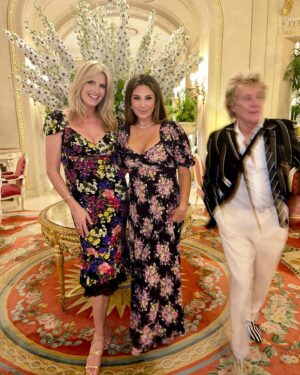 Daisy Fuentes Instagram - Great convo, lots of laughs, matching dresses & photobombs. 
Snapshots from last night’s super fun dinner with awesome humans. 

@sirrodstewart @penny.lancaster @therichardmarx & Jim Cregan
