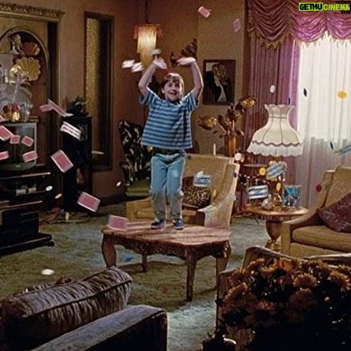 Daisy Ridley Instagram - Saturday screening: Matilda (1996). A rewatch of my favourite film of all time.