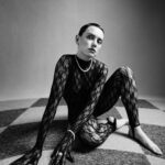 Daisy Ridley Instagram – More fashuuuuun! 
@theglassmagazine 
Photographer: @em_daz 
Fashion director: @katiefelstead 
Make up queen: @lipstickkelly at @aframe_agency using @iconic.london 
Hair maestro: @dayaruci @thewallgroup 
Manicurist: @luciepnails at @carenagency using @chanel.beauty 
Set design: @scarletwinter_setdesign 
Production: @blackmilkcreative 
Styling assistant: @pruefisher 
All jewellery: @debeersofficial