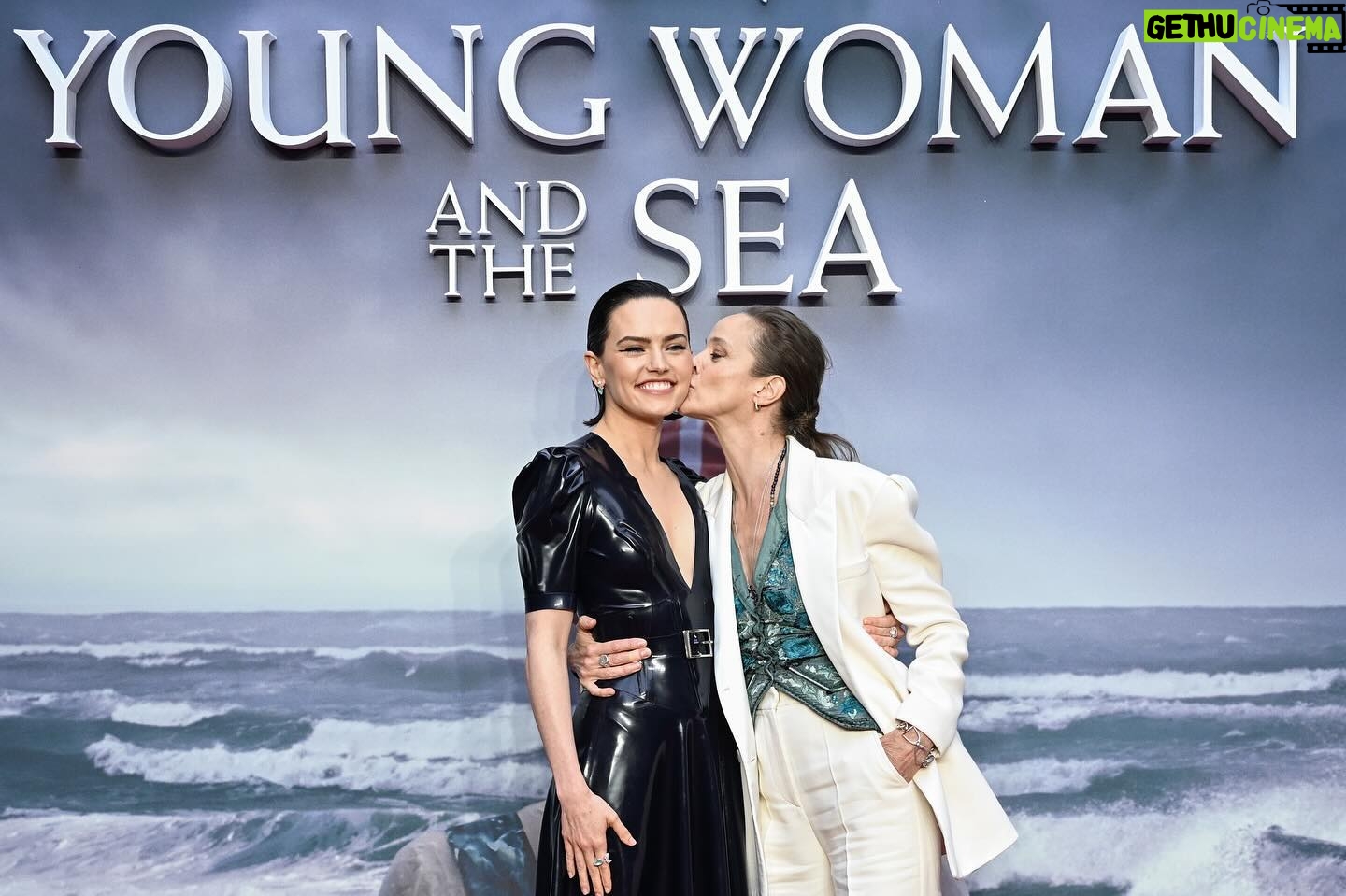 Daisy Ridley Instagram - Young Woman And The Sea is out in the world! I got to play Trudy Ederle, a real hero, and I got to do it surrounded by the most wonderful team of people. Here is a small selection of some of them. I hope you enjoy our movie! 🏊♀️🏊♀️🏊♀️🏊♀️🏊♀️🏊♀️🏊♀️🏊♀️❤️❤️❤️❤️❤️❤️❤️❤️